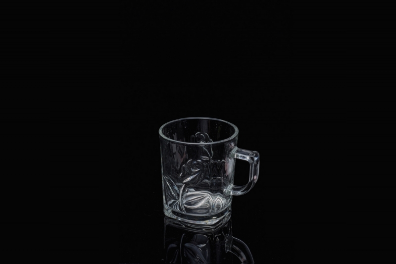 玻璃酒杯的耐热性如何？玻璃能承受多高的温度？